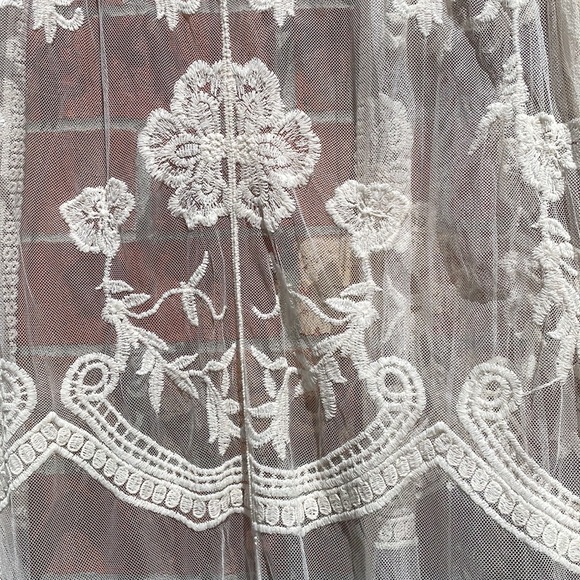 Woman’s lace beach cover up or dressing gown size xxl - Picture 5 of 13